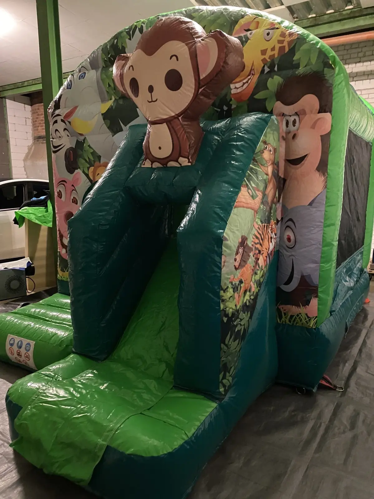 Hüpfburg Affe mieten Gifhorn – Dschungel-Hüpfburg für Kindergeburtstag