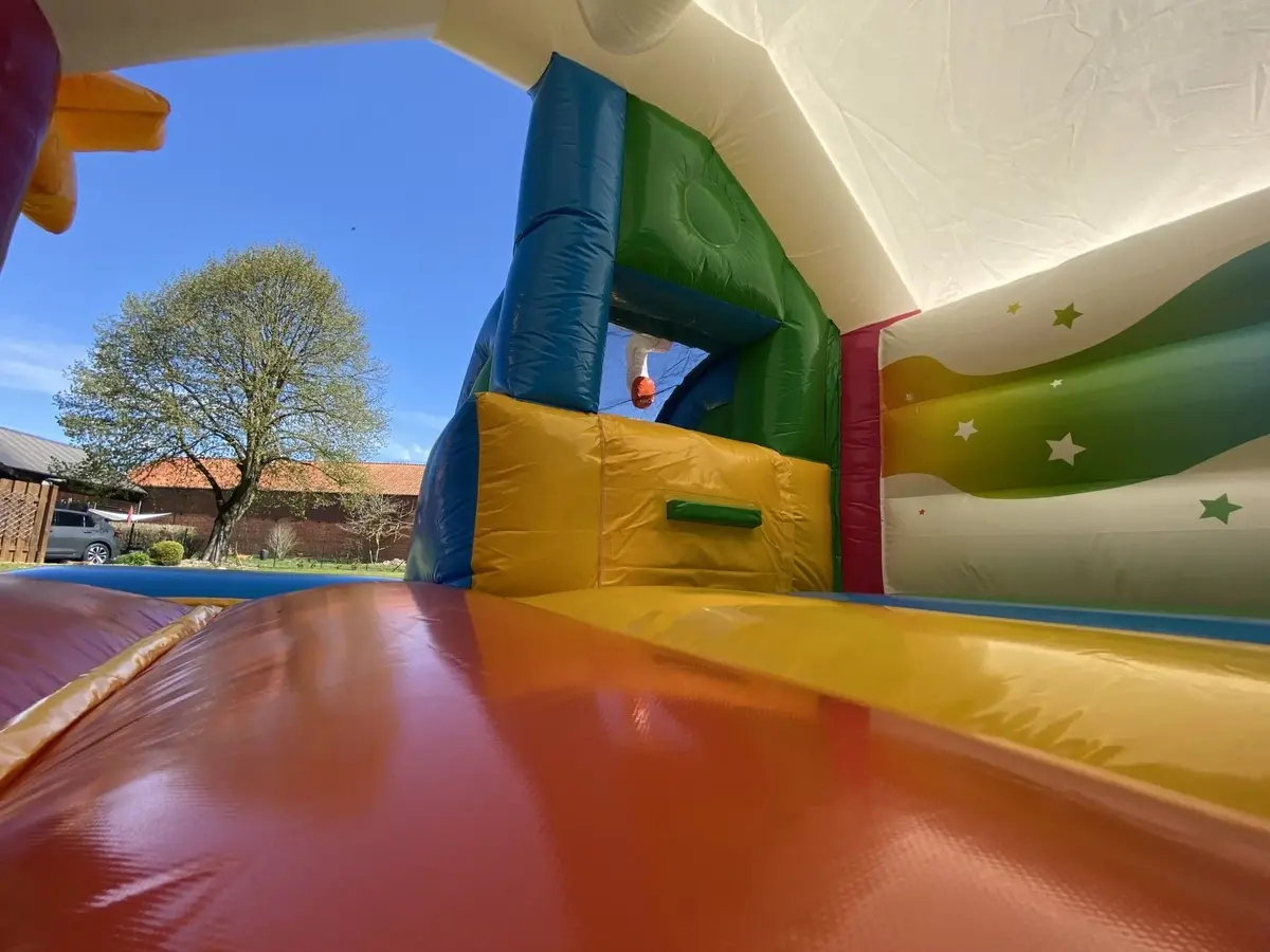Einhorn Mini Huepfburg Innen2