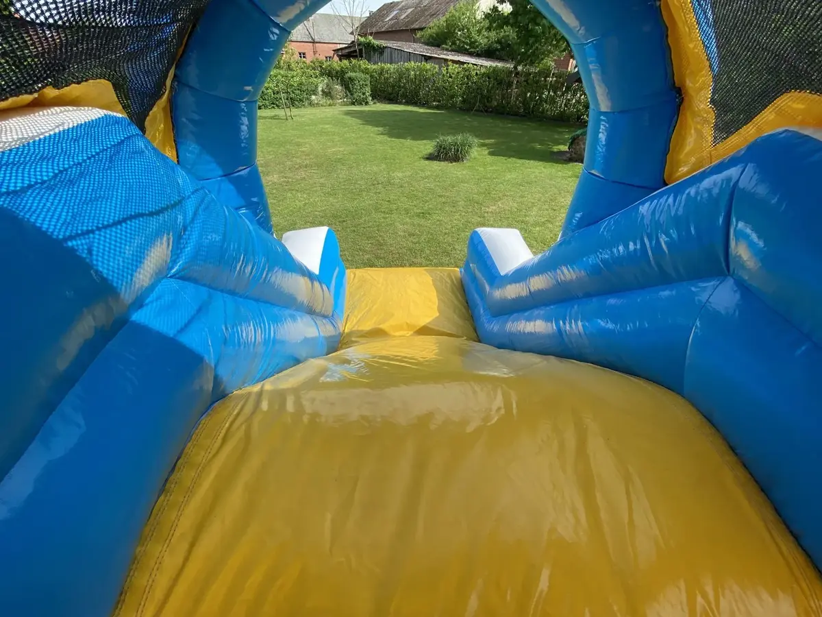 Oceanfun Huepfburg Rutsche