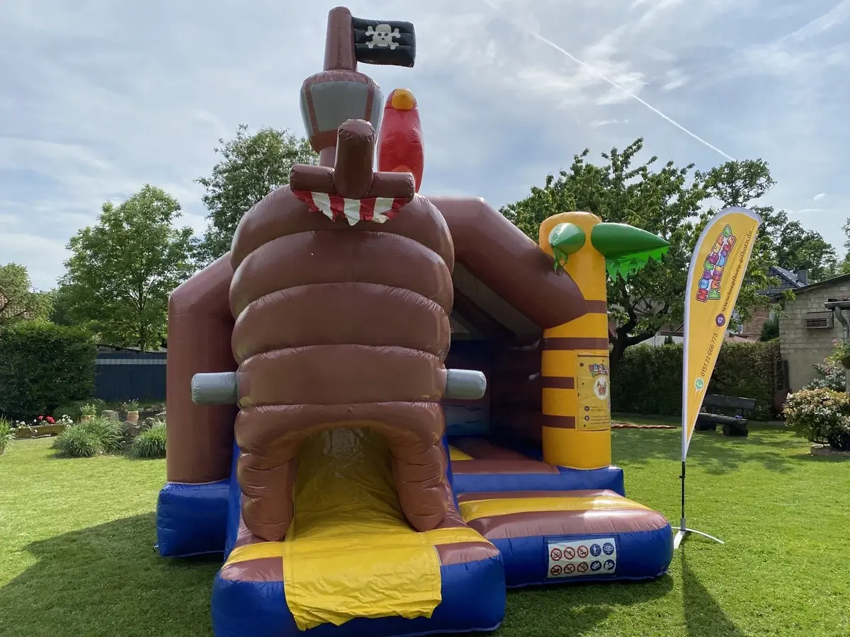 Pirat Huepfburg Vorne