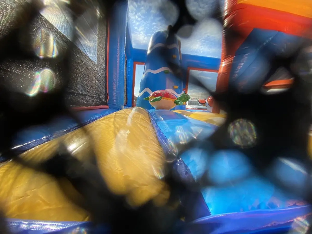 Seaworld Huepfburg Innen