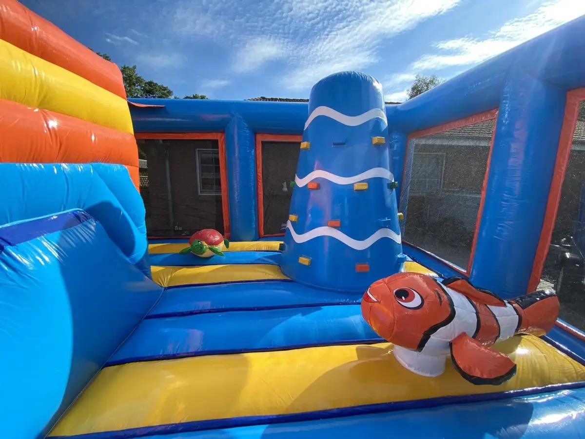 Seaworld Huepfburg Innen2